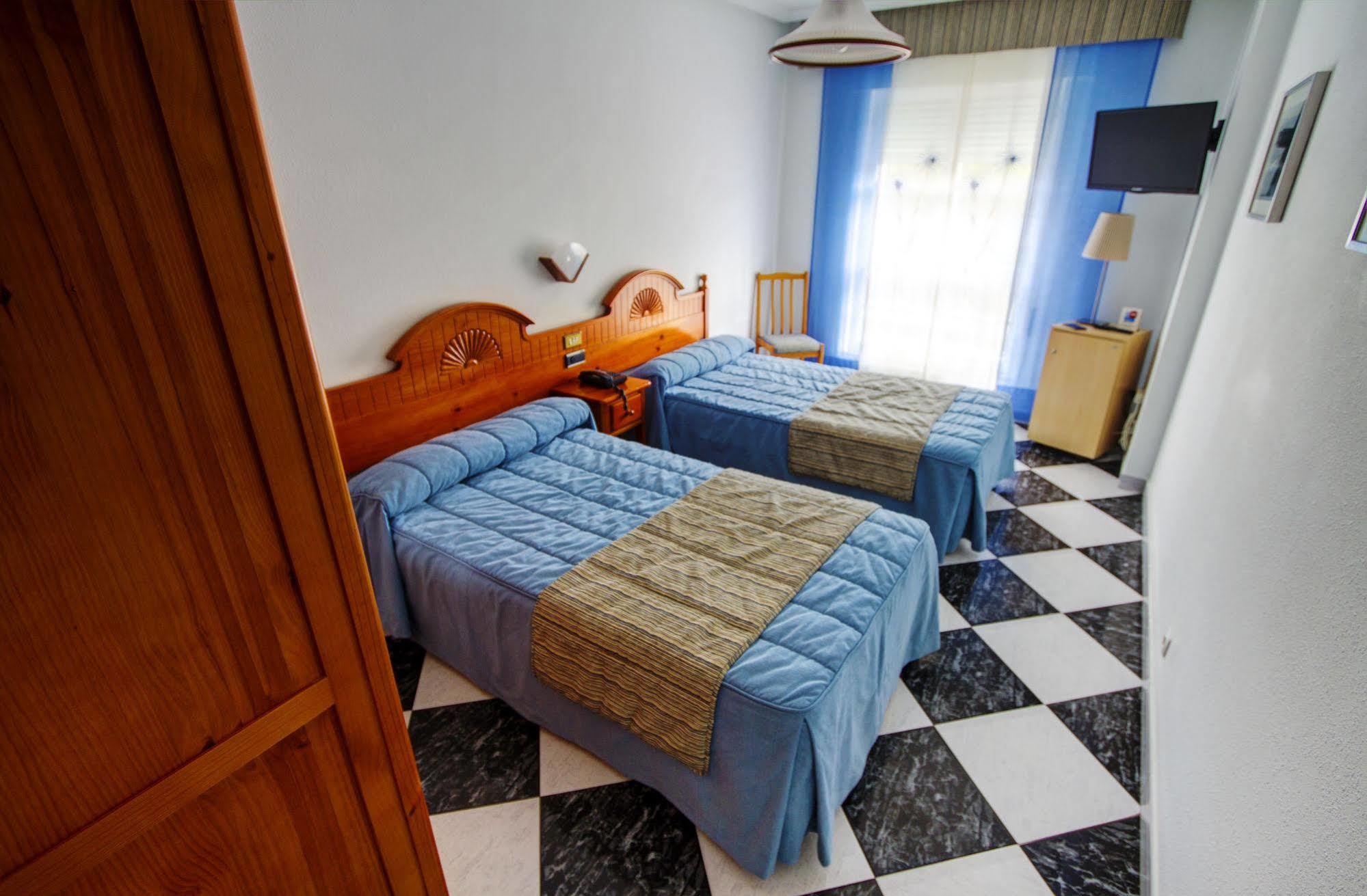 Hotel Mediante Рибадео Экстерьер фото